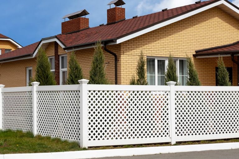 pvc-fencing-compared-to-the-cost-of-wood-fencing-ideal-fence-ottawa