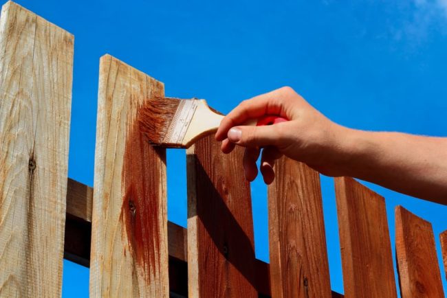 Pre-Winter Wood Fence Maintenance 101