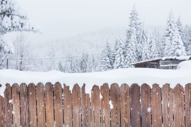 How to Keep Your Wood Fence Looking Great Until Spring